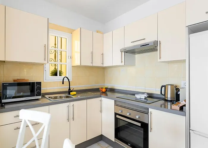 Golden Sunset Ocean View アパート アデヘ