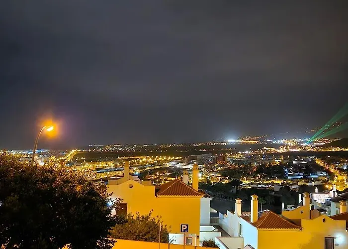 Golden Sunset Ocean View * 阿德耶