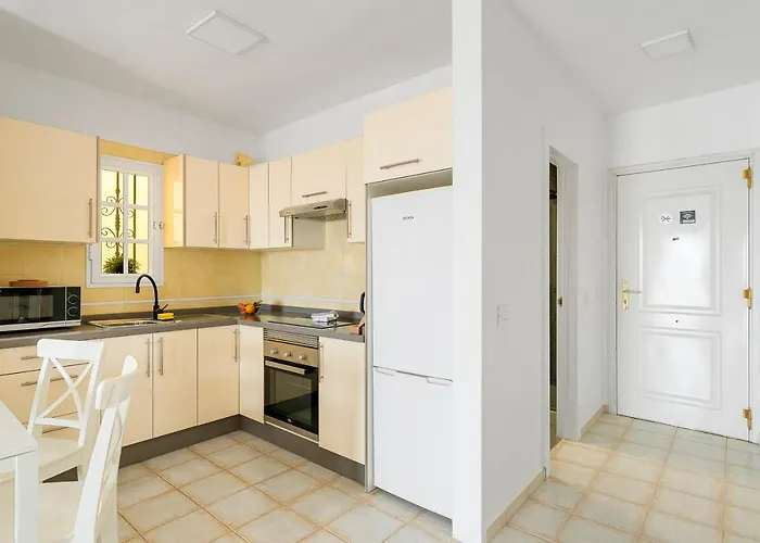 Golden Sunset Ocean View * 阿德耶